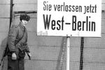 Знак, предупреждающий путешественников, что они покидают Западный Берлин, 1978 год 