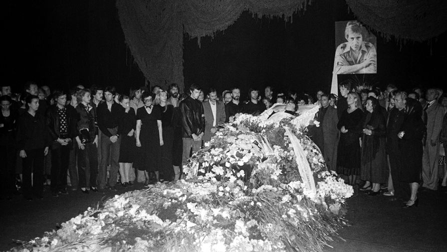 Гражданская панихида и церемония прощания с&nbsp;Владимиром Высоцким в&nbsp;здании Театра на&nbsp;Таганке, 28 июля 1980 года