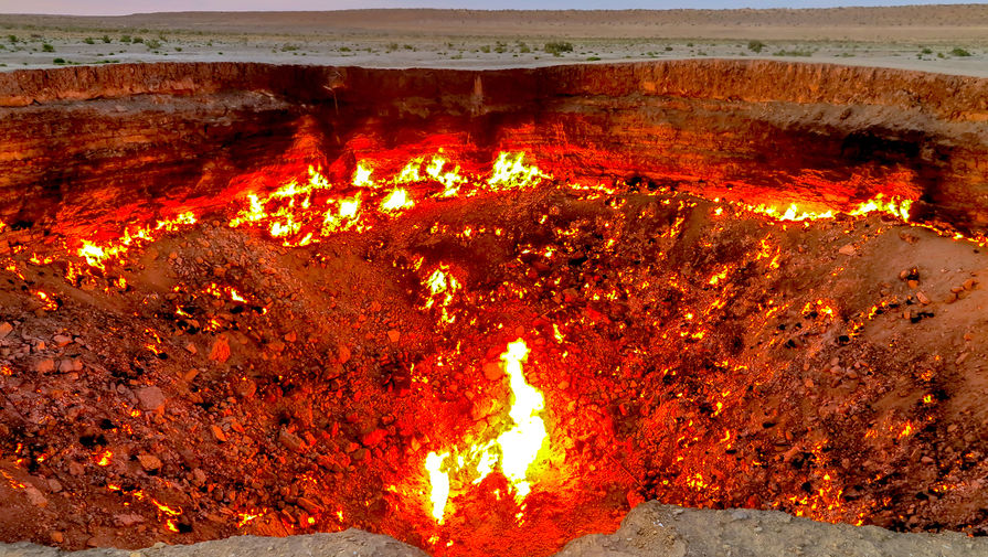 Президент Туркмении Бердымухамедов поручил потушить горящий 50 лет газовый кратер
