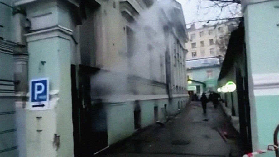В Москве произошел пожар в одноэтажном особняке Елагина XIX века постройки