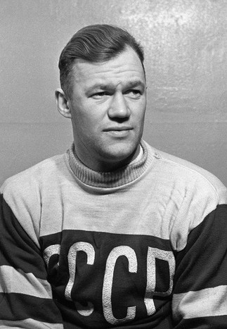 Всеволод Бобров был капитаном не только хоккейной сборной СССР, но и футбольной
