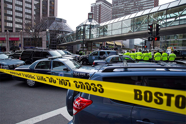 Опознаны все жертвы теракта в Бостоне, спецлужбы по-прежнему не могут назвать предполагаемых организаторов 