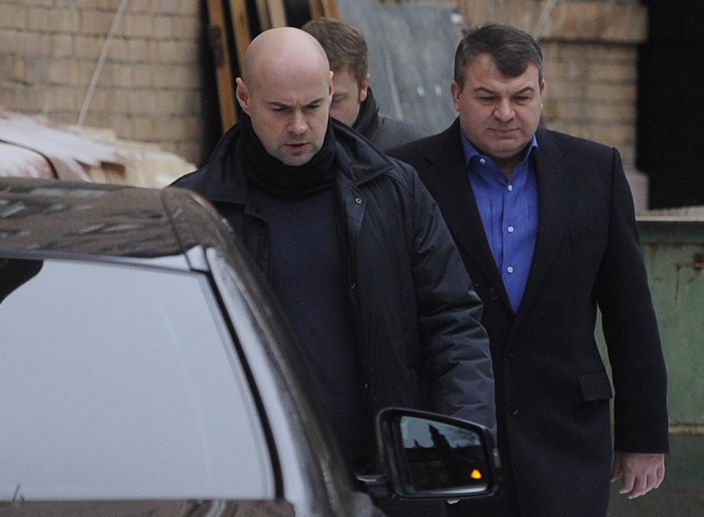 Сам министр обороны Анатолий Сердюков был обвинен в халатности