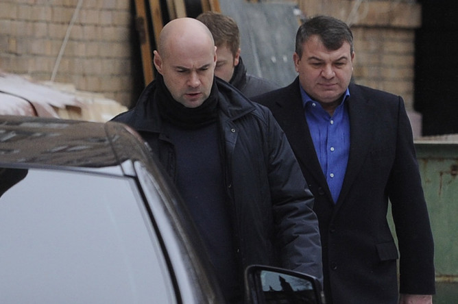 Сам министр обороны Анатолий Сердюков был обвинен в халатности
