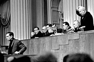 7 марта 1963 года творческую интеллигенцию собирают в Кремле: Хрущев критикует Вознесенского за либерализм