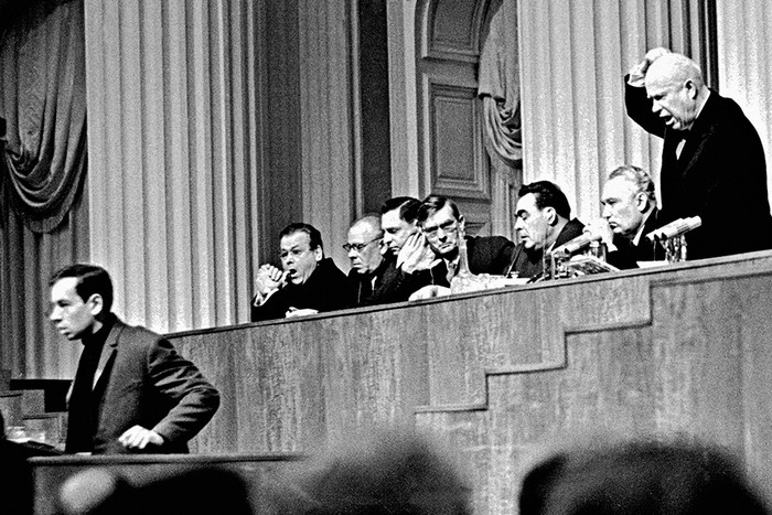 7 марта 1963 года творческую интеллигенцию собирают в Кремле: Хрущев критикует Вознесенского за либерализм 