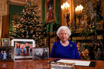 Королева Великобритании Елизавета II во время рождественской речи