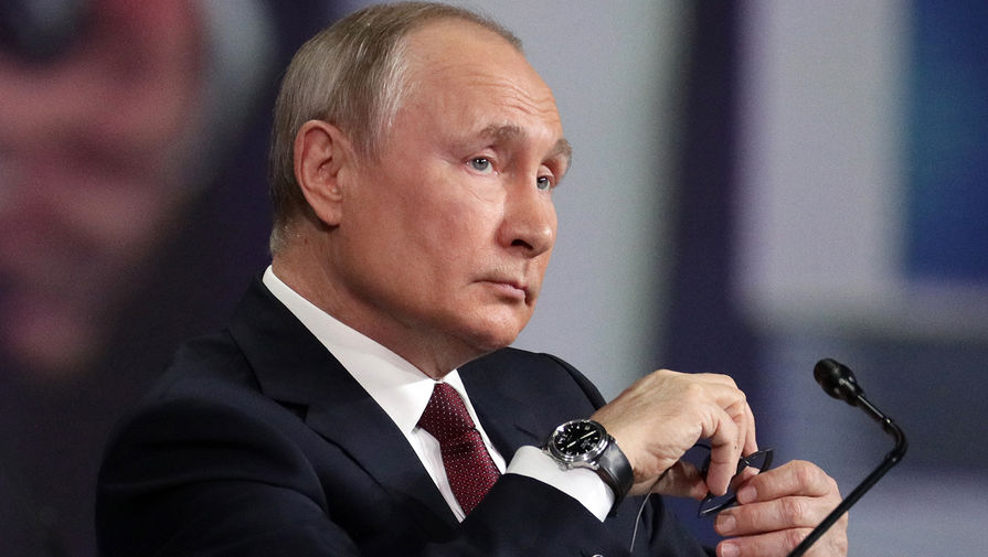 В Кремле объяснили, почему Путин отказался подписывать закон о фейках