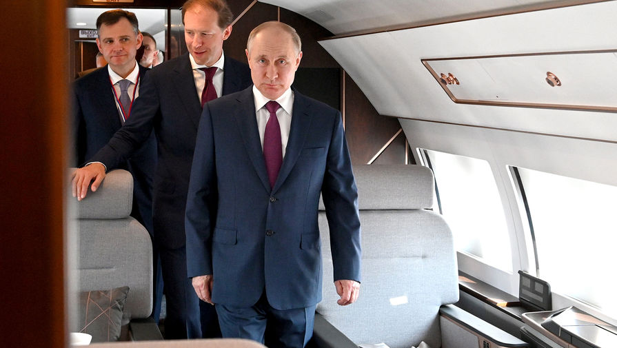 Путин на МАКСе: полетал на вертолете, осмотрел истребитель, рассказал о новом лайнере