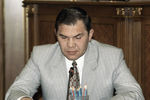 Секретарь Совета безопасности Александр Лебедь на совещании по урегулированию проблем в Чеченской Республике, 1996 год
