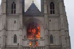 Пожар в готическом соборе Святых Петра и Павла во французском Нанте, 18 июля 2020 года
