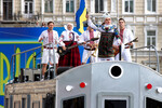 Народная артистка Украины Верка Сердючка (Андрей Данилко) выступает на торжественном мероприятии на Софийской площади в Киеве в честь Дня независимости Украины, 2020 год 