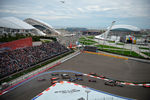 Гонщики принимают участие в гонке на российском этапе чемпионата мира по кольцевым автогонкам в классе «Формула-1»