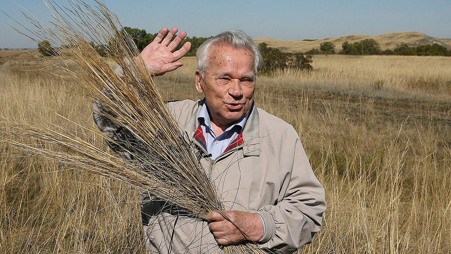 Михаил Калашников в родном селе Курья Алтайского края, 2007 год