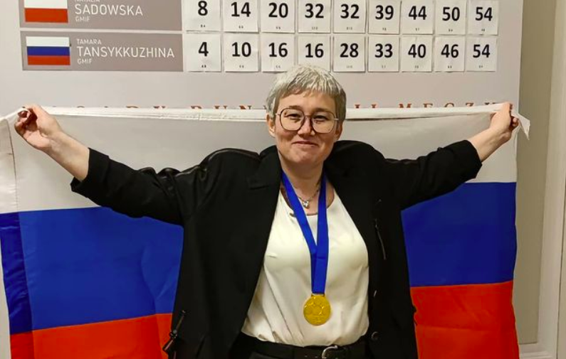В Госдуму пойдет тетя теперь, не иначе: Уткин прокомментировал фото Тансыккужиной с флагом