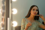 Участница в гримерной перед началом выступления на XIX Республиканском конкурсе красоты «Мисс Татарстан – 2017» в Казани