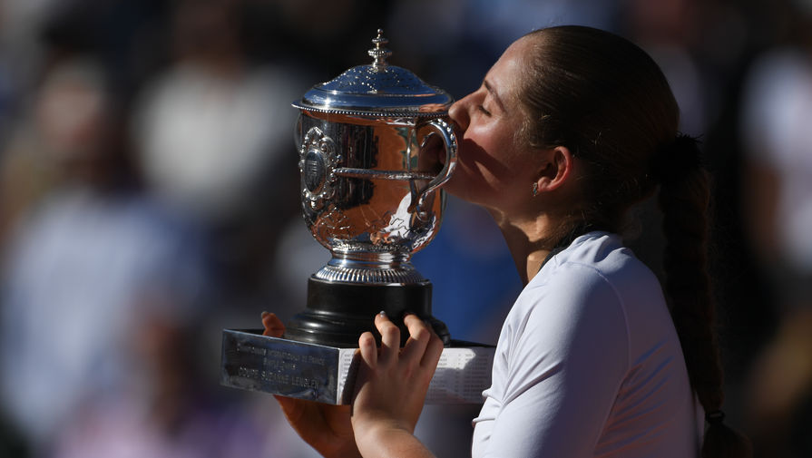 Латвийская теннисистка Остапенко выиграла «Ролан Гаррос»