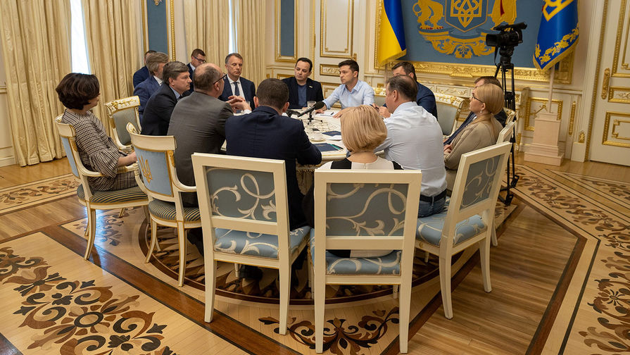 Президент Украины Владимир зеленский во время встречи с законодателями в Киеве, 21 мая 2019 года
