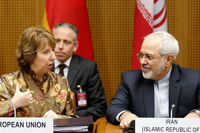Глава внешнеполитического ведомства ЕС Кэтрин Эштон и министр иностранных дел Ирана Мохаммад Джавад Зариф во время переговоров в Вене