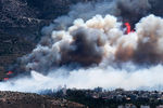 Тушение лесных пожаров на горе Имиттос около Афин
