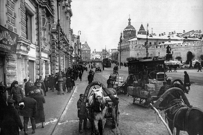 Театральный проезд, вид на Лубянскую площадь, конец 1920-х гг.
