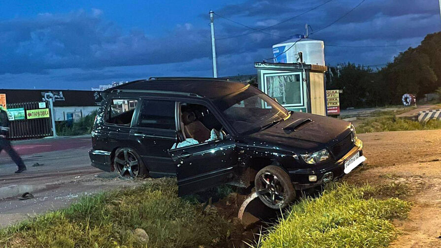 В Приморском крае неизвестные обстреляли легковой автомобиль и ранили водителя