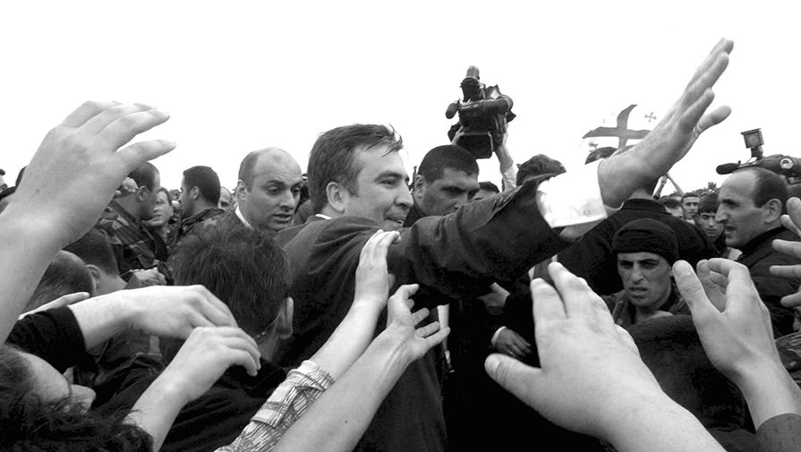 Михаил Саакашвили на&nbsp;митинге в&nbsp;Тбилиси, 2003&nbsp;год