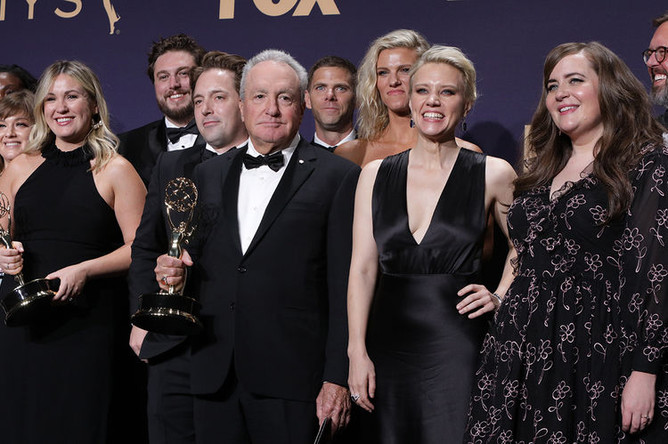 Актеры из Saturday Night Live во время церемонии вручения премии «Эмми» в Лос-Анджелесе, 22 сентября 2019 года