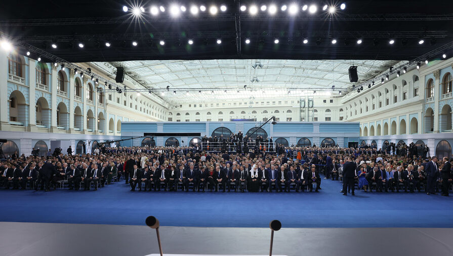 Путин поручил выделить участникам СВО 14-дневный отпуск раз в полгода