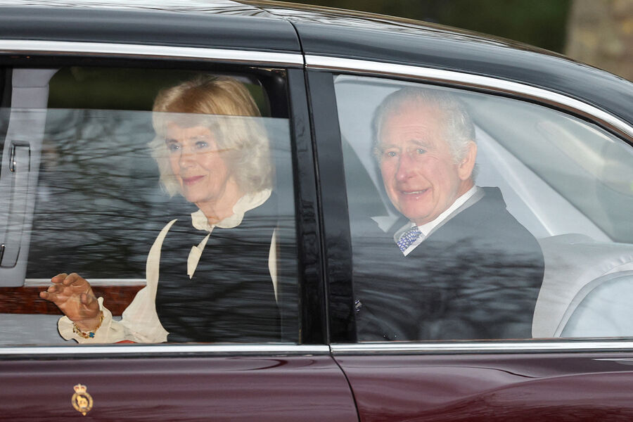 Король Великобритании Карл III и королева Камилла покидают Кларенс-хаус на&nbsp;следующий день после того, как у&nbsp;него был диагностирован рак, Лондон, Великобритания, 6&nbsp;февраля 2024&nbsp;года