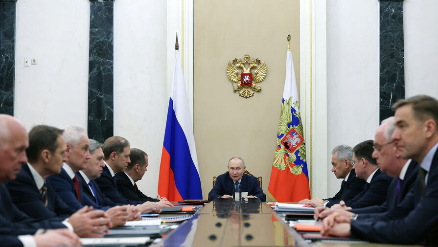 Путин провел заседание комиссии по вопросам военно-технического сотрудничества