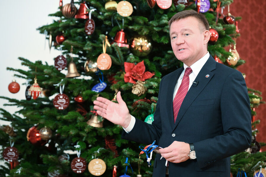 Министр транспорта РФ Роман Старовойт принимает участие во всероссийской благотворительной акции &laquo;Елка желаний&raquo;, 2024&nbsp;год