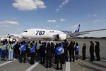 26 октября самолет Boeing 787 Dreamliner, который был передан авиакомпании All Nippon Airways, начал первый коммерческий полет из Токио в Гонконг.