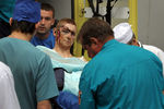 Один из выживших в авиакатастрофе под Петрозаводском доставляется в ожоговый центр НИИ хирургии имени А.В. Вишневского, 21 июня 2021 года