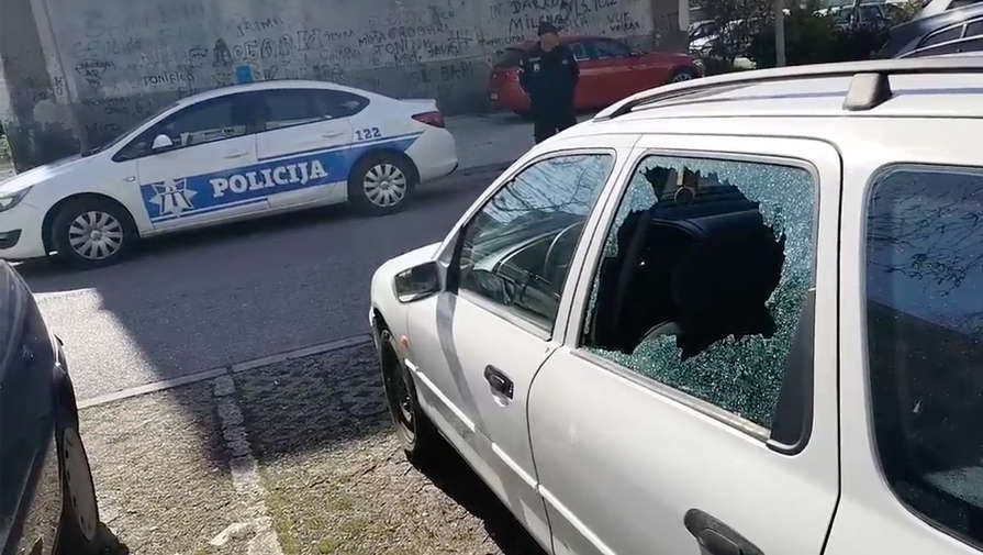 Неизвестные в Черногории подорвали парковку с 20 автомобилями