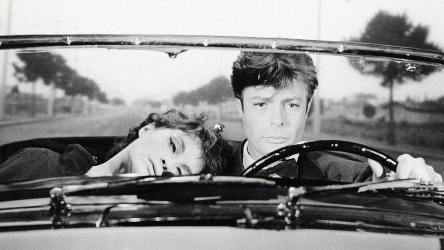 Кадр из фильма Федерико Феллини «Сладкая жизнь» (1960)