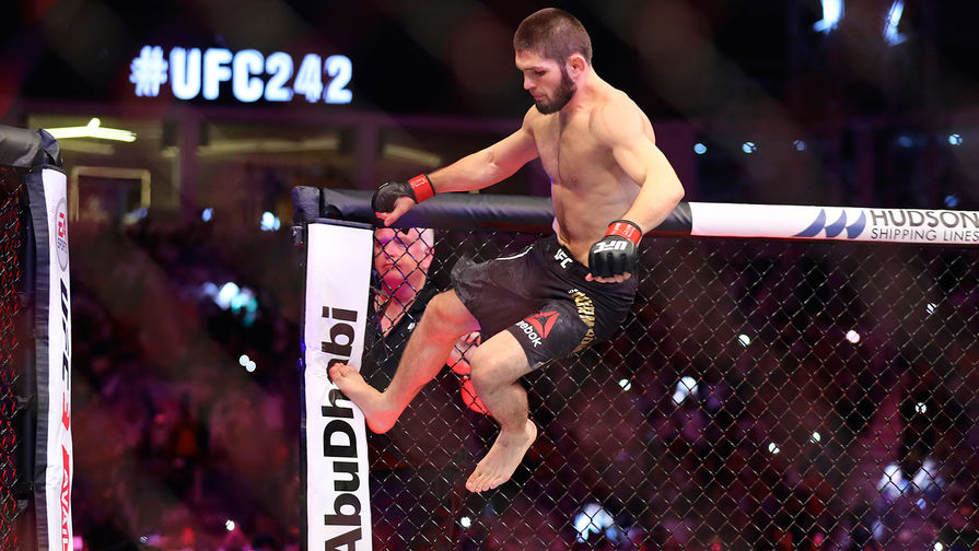 Хабиб Нурмагомедов после победы над американцем Дастином Порье в титульном поединке на турнире UFC 242 в Абу-Даби