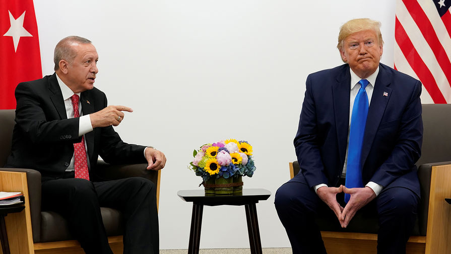 Президент Турции Реджеп Тайип Эрдоган и президент США Дональд Трамп во время встречи в рамках саммита G20 в Осаке, июнь 2019 года