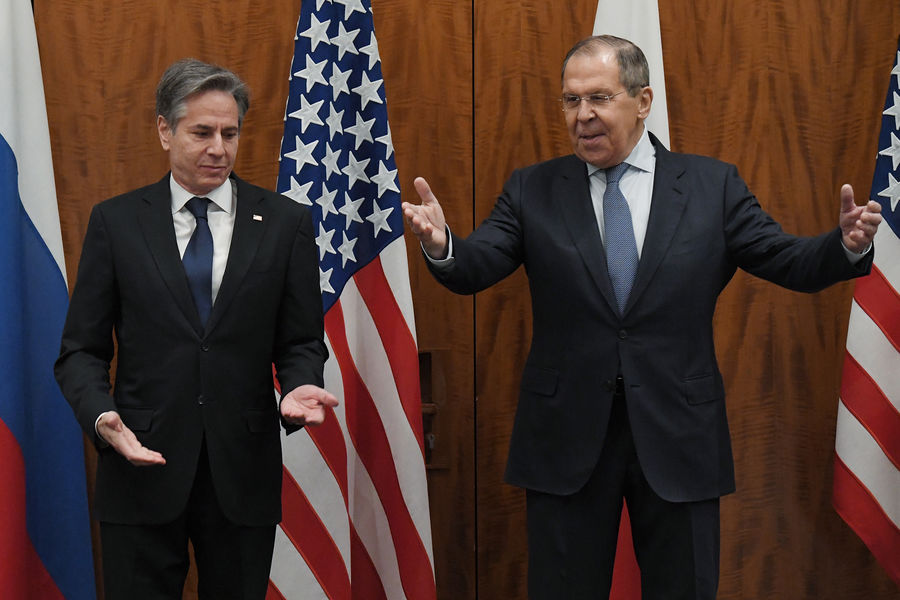 Министр иностранных дел РФ Сергей Лавров и государственный секретарь США Энтони Блинкен во время встречи в Женеве, 21 января 2022 год