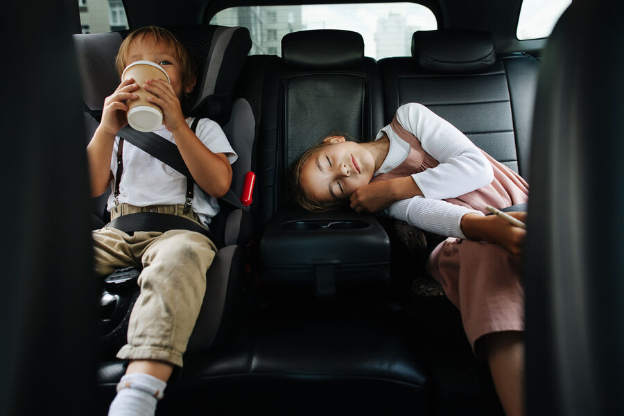 Как подготовиться к путешествию с ребенком на машине: советы, которые помогут сделать поездку приятнее