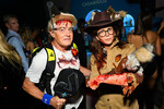 Кайл Маклахлен и его жена Дезри Грубер во время Хэллоуина в Лос-Анджелесе, 2023 год