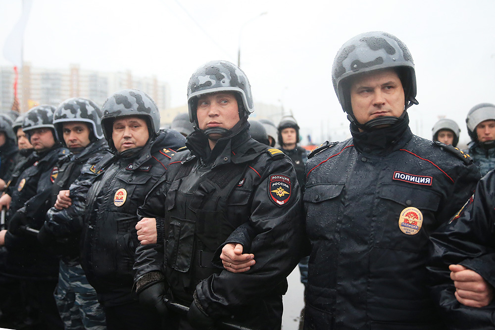 Сотрудники российской полиции в Москве