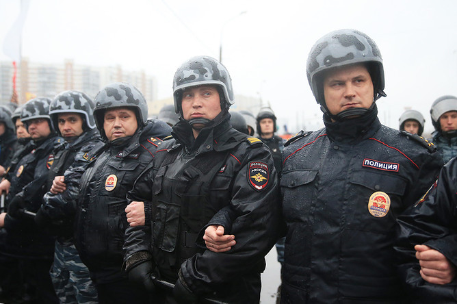 Сотрудники российской полиции в Москве