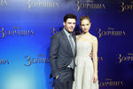 Ричард Мэдден и Лили Джеймс на премьере фильма «Золушка» в Москве