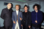 Билли Корган, Дэвид Боуи, Луи Рид и Роберт Смит на юбилее Дэвида Боуи, 1997 год