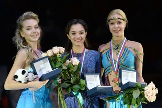 Елена Радионова, Евгения Медведева и Анна Погорилая (слева направо)