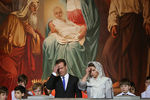 Дмитрий Медведев с супругой Светланой во время праздничного богослужения по случаю Рождества Христова в храме Христа Спасителя, 2017 год 