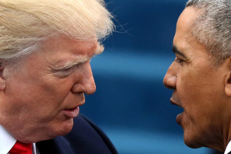 Бывший и действующий президенты США Барак Обама и Дональд Трамп после инаугурации в Вашингтоне, 20 января 2017 года