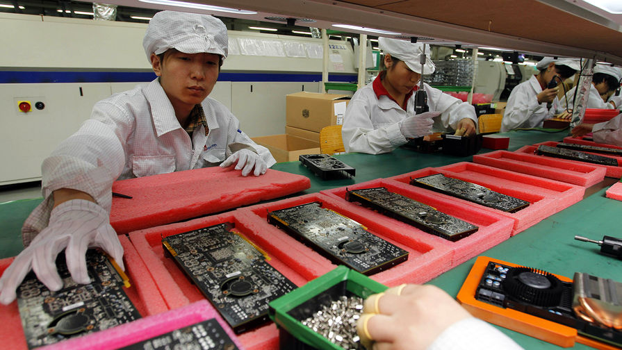 Bloomberg: Foxconn закрыл на карантин завод по производству iPhone в Китае из-за COVID-19