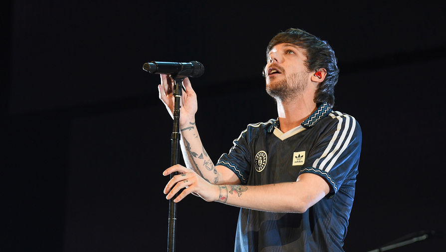 Экс-солист One Direction Луи Томлинсон сломал руку после концерта